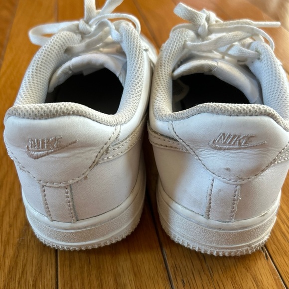 Nike Air Force One Sneaker Tennis Shoes Boys Girls Size 2 Youth Lace Up White - Picture 2 of 8